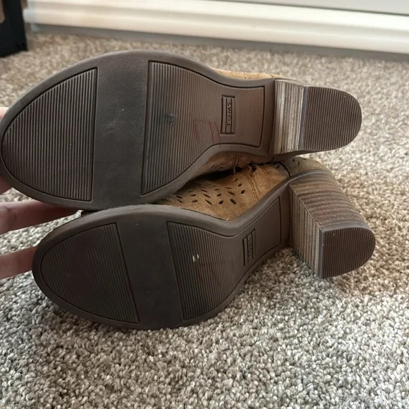 TOMS Majorca Peep Toe Suede Tan Perforated Ankle Boots Women's 5.5 - Picture 7 of 7